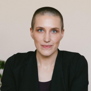 A headshot of Kat McKelvey